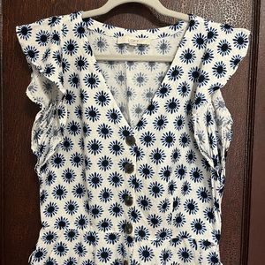 size 6 LOFT romper, flower pattern, pockets, flutter sleeves